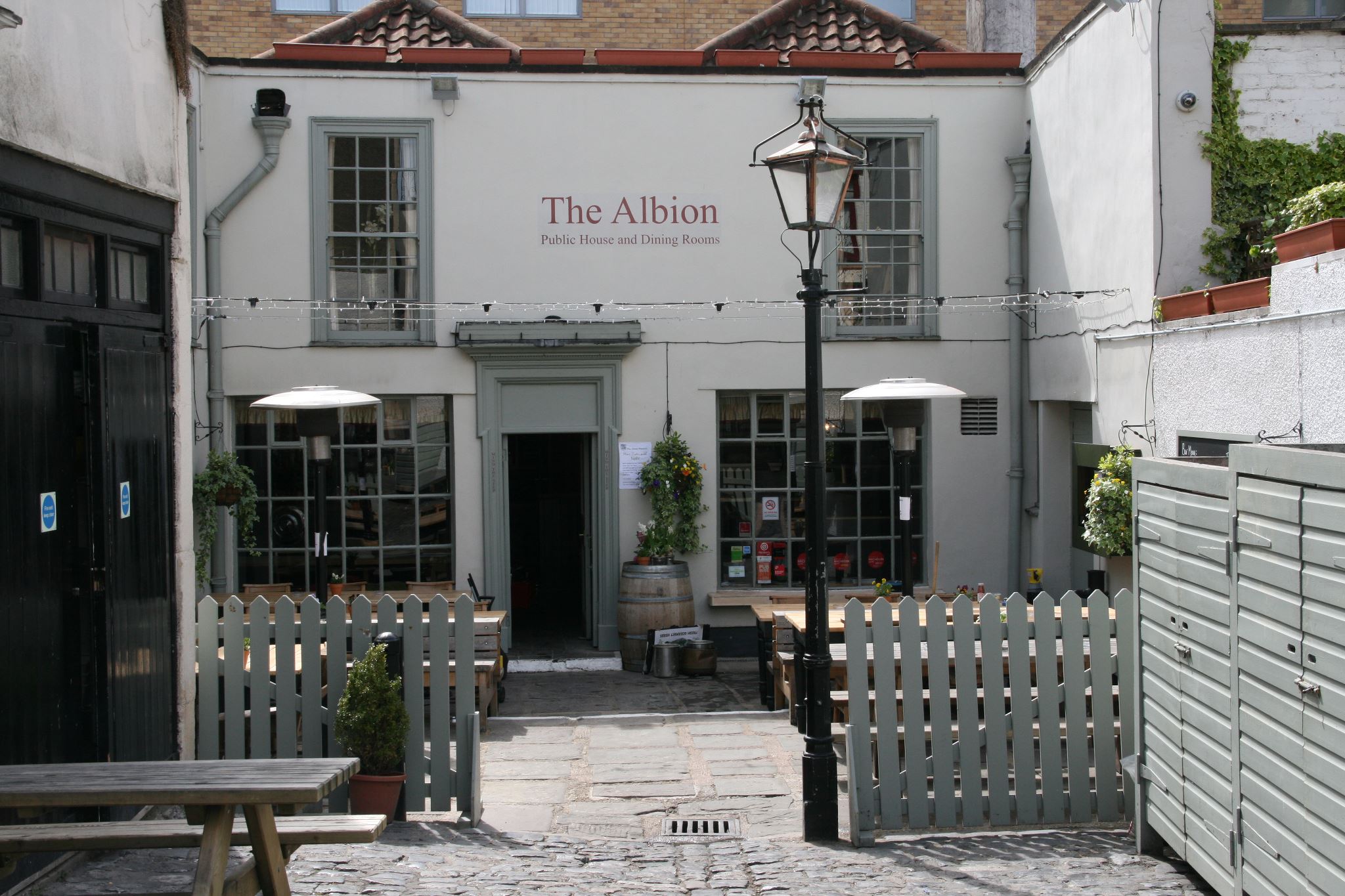 The Albion Clifton Pub In Bristol DesignMyNight