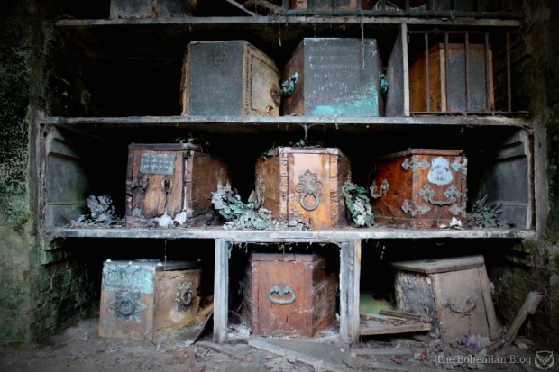 A GREAT GARDEN OF SLEEP - A Guided Tour of Brompton Cemetery + Catacombs