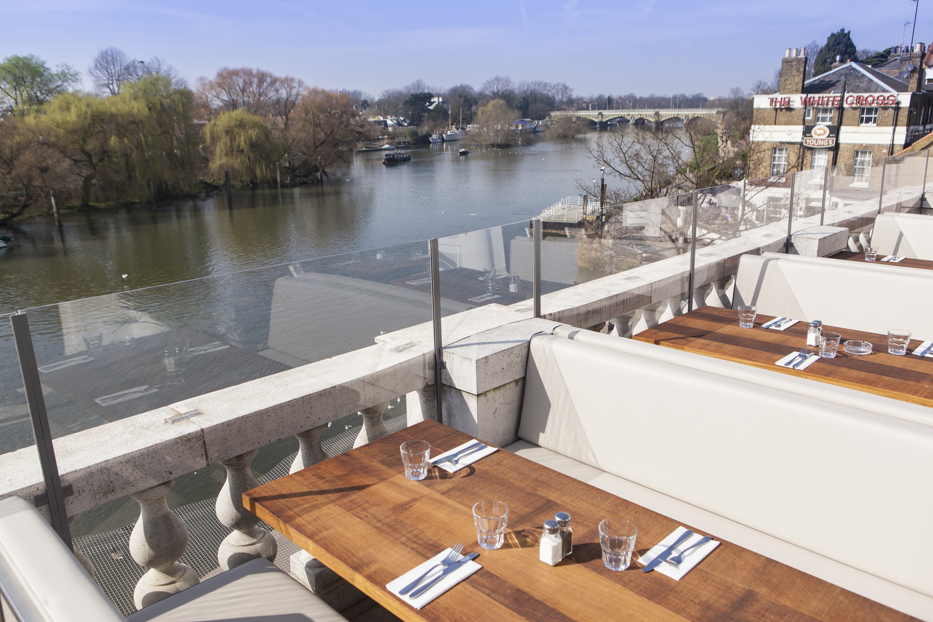 Revolution Bar Richmond London Bar Reviews DesignMyNight