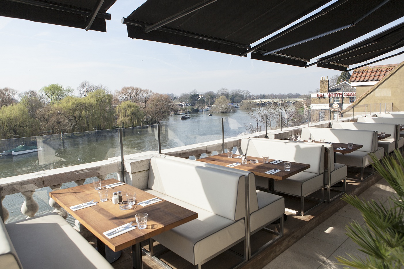 Revolution Bar Richmond London Bar Reviews DesignMyNight