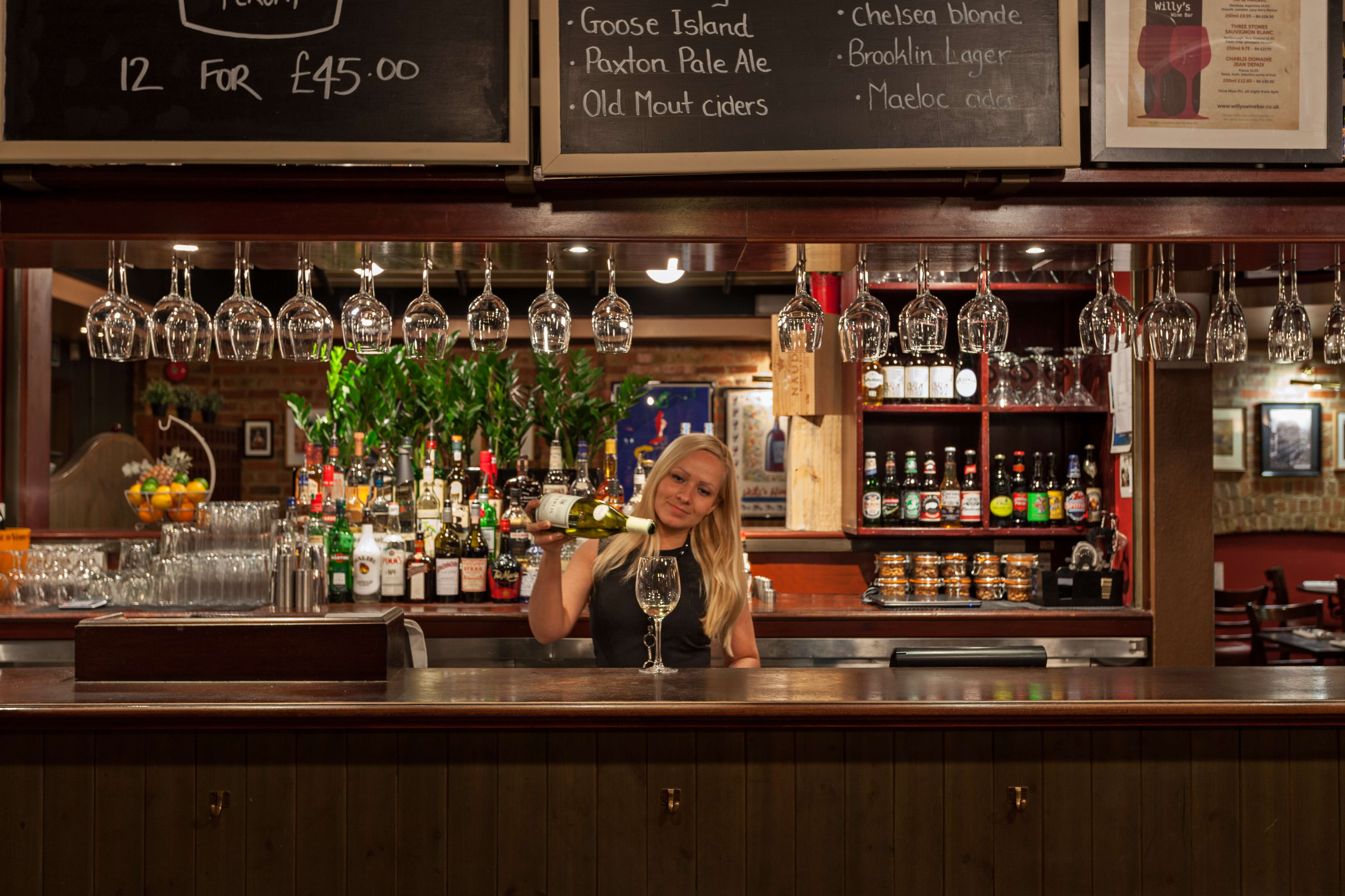 Willy's Wine Bar City of London London Bar Reviews DesignMyNight