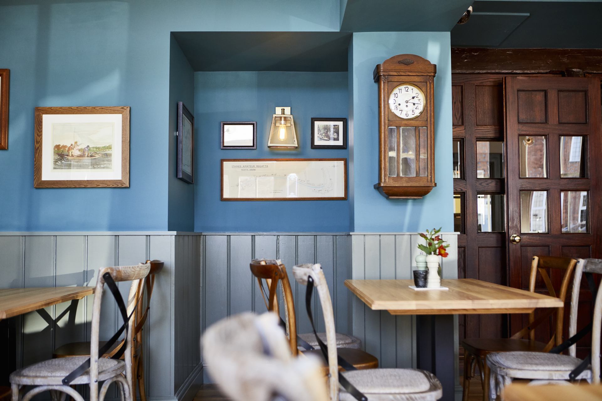 Swan Hotel Staines , UK DesignMyNight