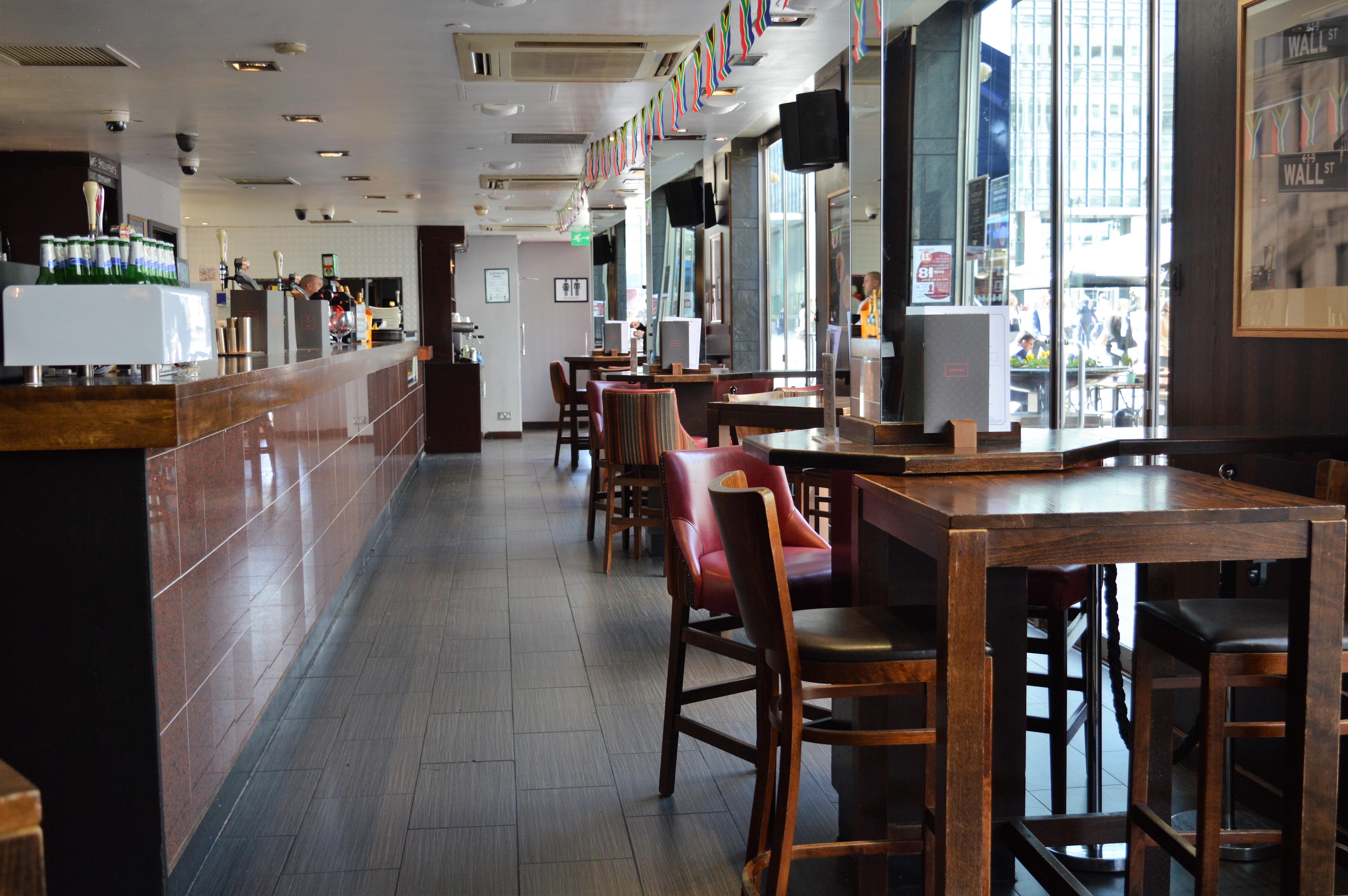 Smollenskys Canary Wharf Bar London Bar Reviews DesignMyNight