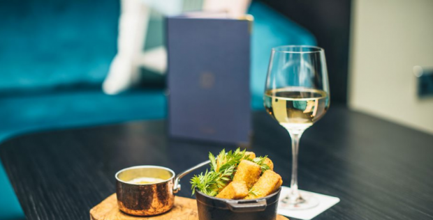 Bar & Cocktail Lounge Tab