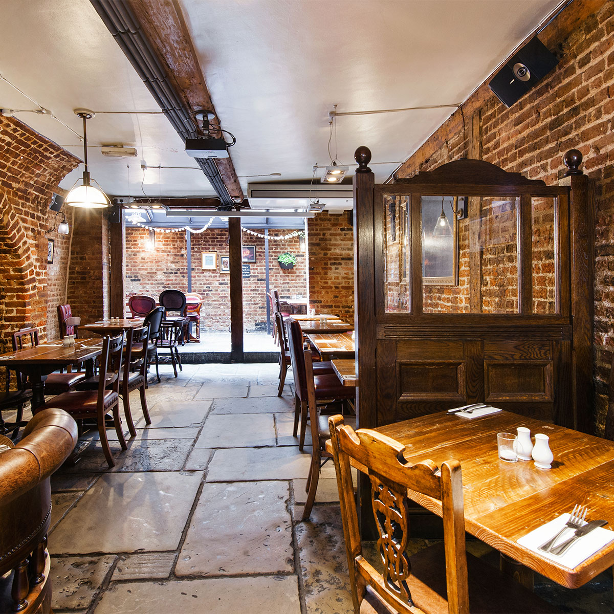 The Hoop and Grapes City Of London London Pub Reviews DesignMyNight