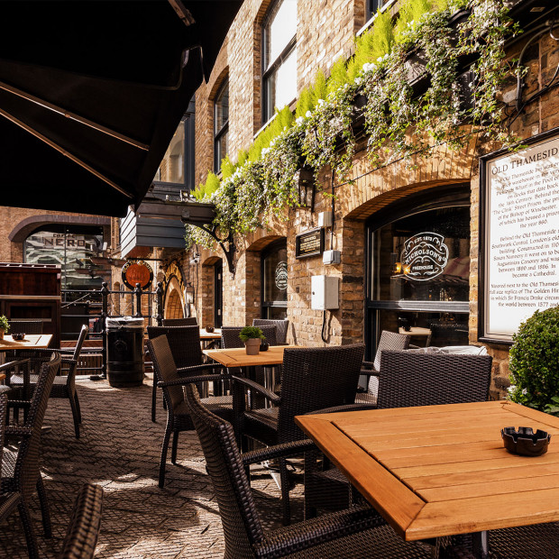 The Old Thameside Inn: London Bridge Drinks By The Water | DesignMyNight