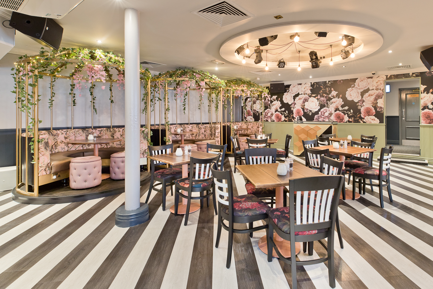 Slug and Lettuce Blackpool Blackpool Bar Reviews DesignMyNight