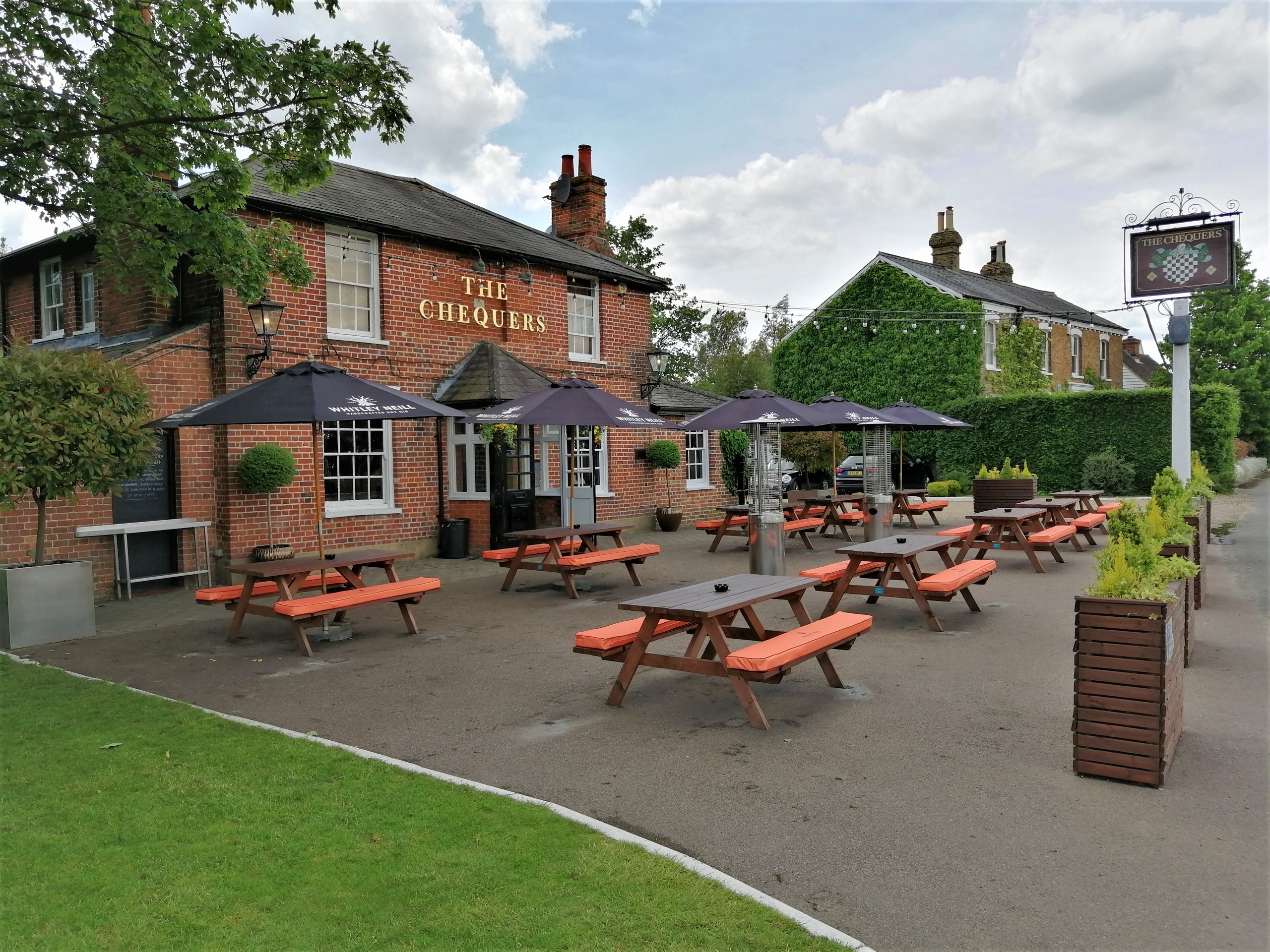 The Chequers Matching Green DesignMyNight