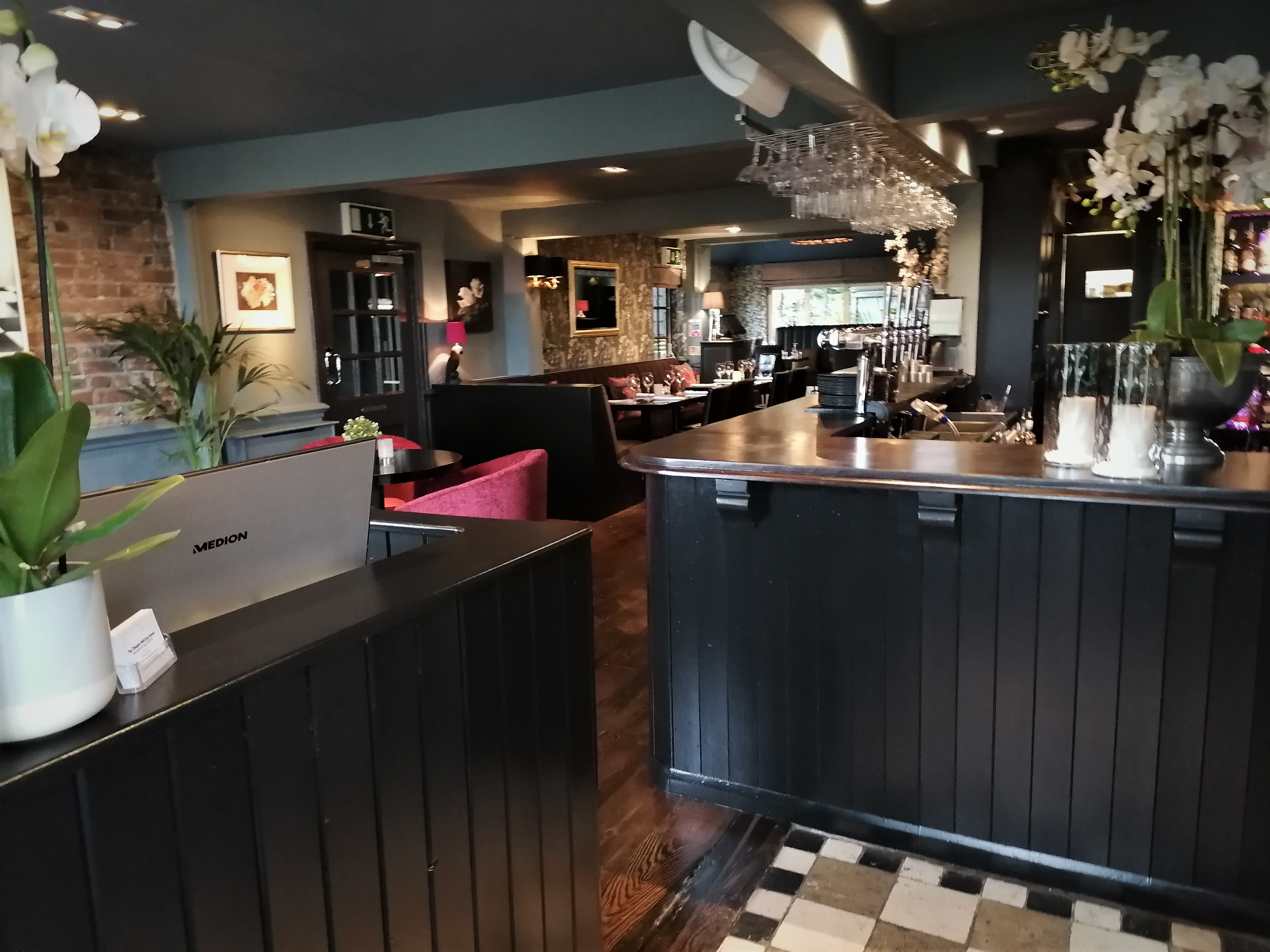 The Chequers Matching Green DesignMyNight