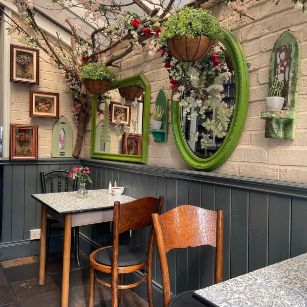 The Lamppost Cafe Brunch Restaurant In Belfast DesignMyNight