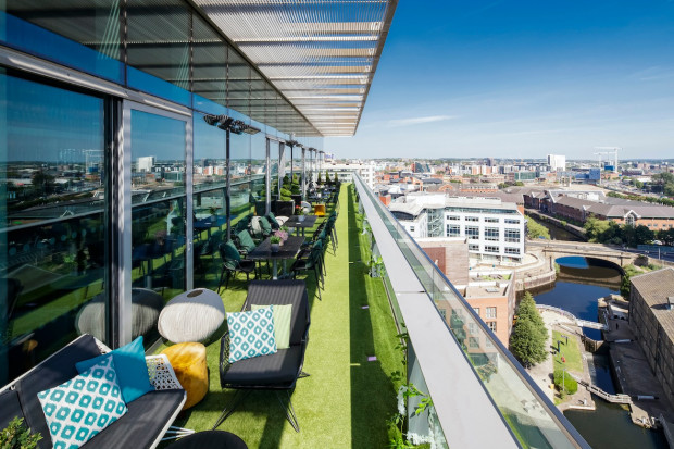 skylounge-stunning-rooftop-bar-in-leeds-designmynight