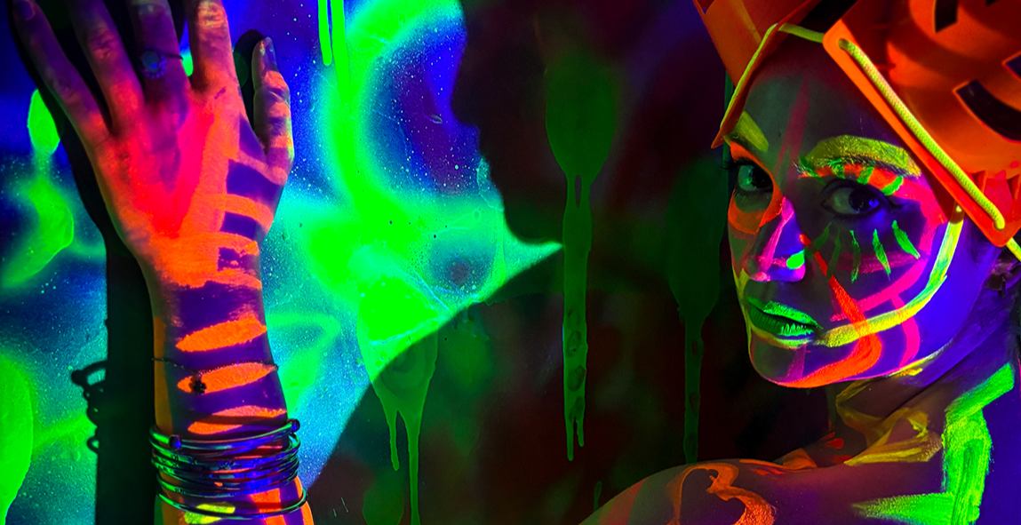 Neon Naked Multi-Model Sketch! Oxford Circus Life Drawing