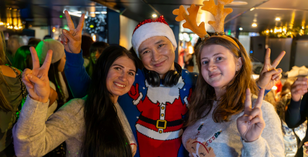 Christmas Party Boat Cruise on the Pearl of London