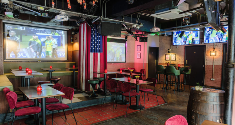 Screens showing the FA Cup.
