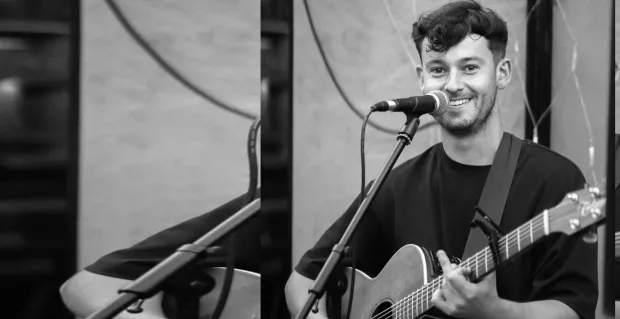 Friday Live Music with Chris Moloney - 2 FOR £16 COCKTAILS & £25 BOTTLES OF PROSECCO