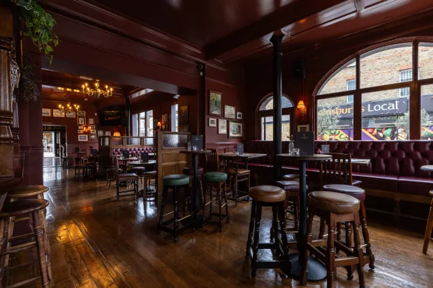 The Roderick Pub The Roebuck: Chiswick Pub | DesignMyNight