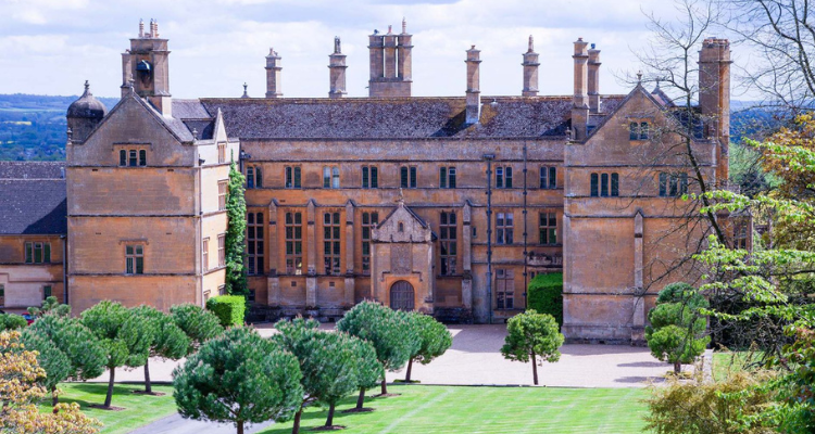 The exterior of Batsford House, a 19th century country home with a huge garden.
