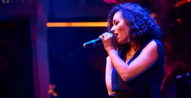 Live music with Samira Bumud