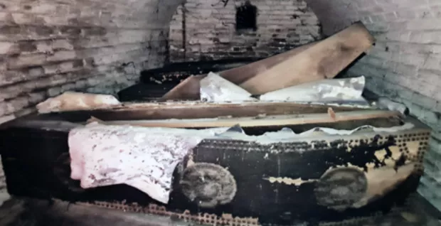BRICK, BONE & BURIAL - A Tour Inside St Mary's Crypt and Churchyard