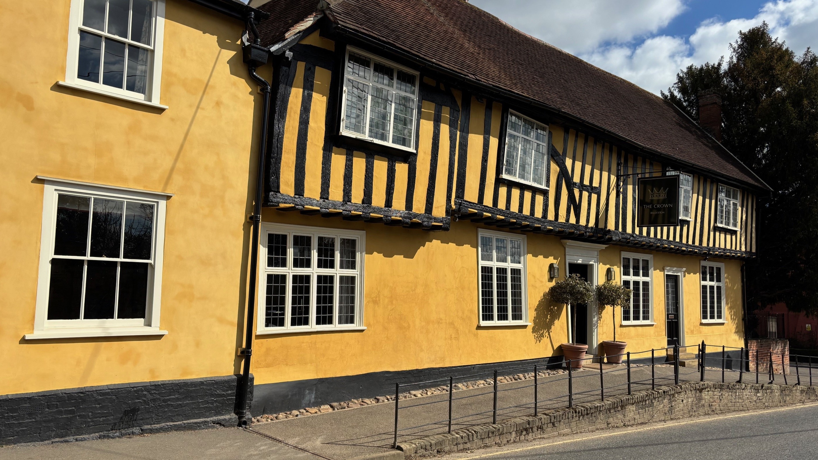 Exterior image of The Crown in Bidelston.