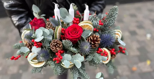 Centrepiece making with Petals of Balham